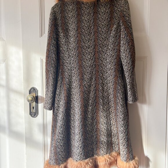 Vintage 1960s Wool Herringbone Tweed Coat with Fur Shawl Collar - Picture 6 of 9